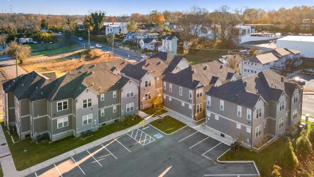Hart Suite Buyout 1 by Avantstay Two Town House Buyout w/ Modern Amenities in Nashville