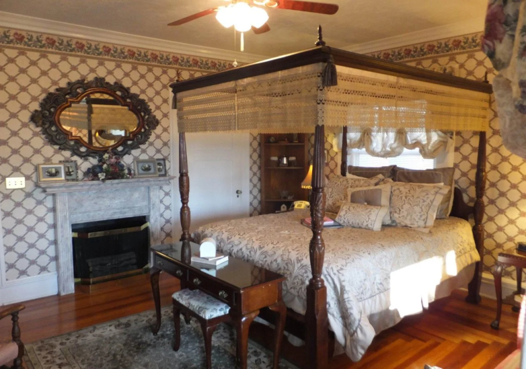 The Dickey House Bed & Breakfast