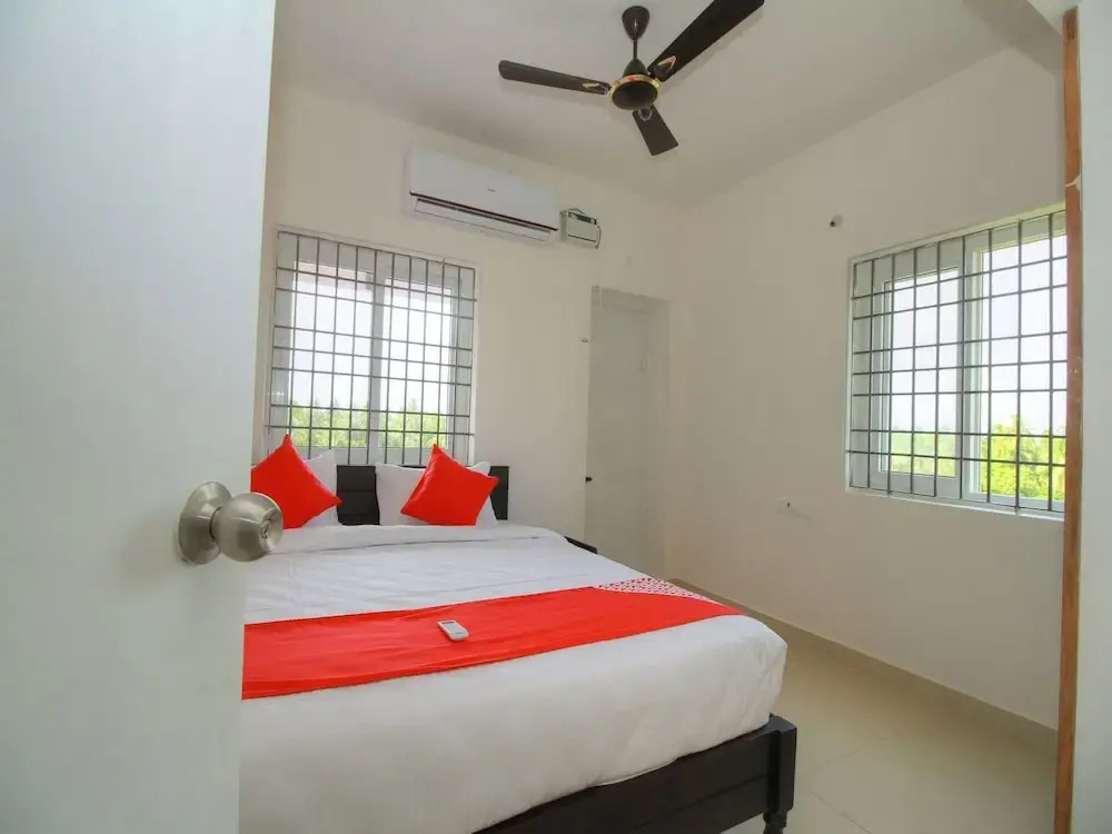 OYO 13943 Home Modern 2BHK Boat House
