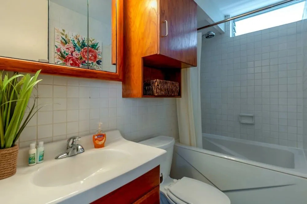 Lewers Street - Suite 401