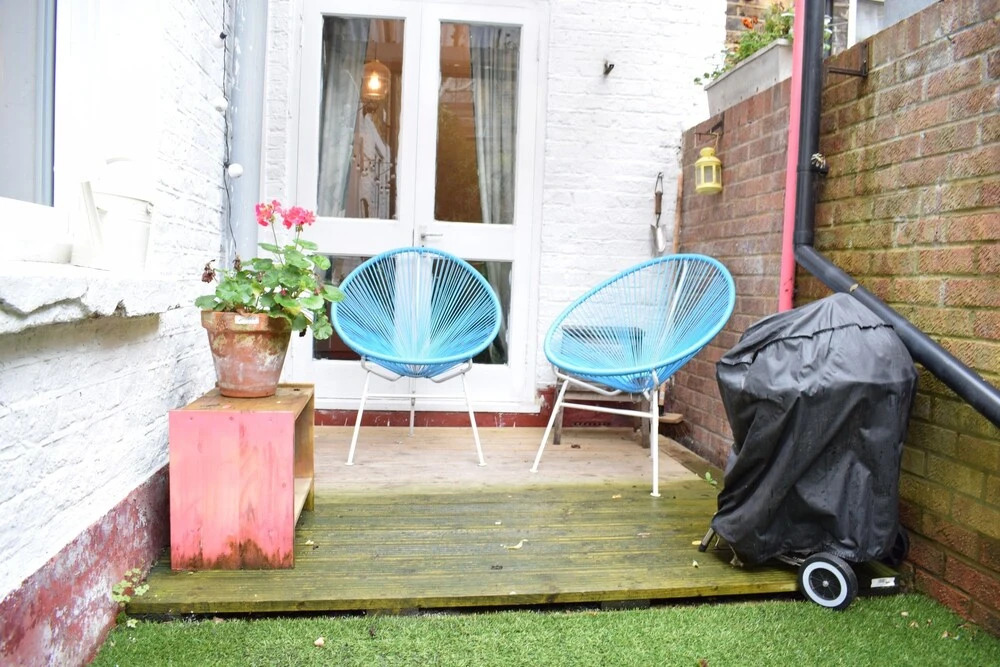 1 Bedroom Garden Flat in Zone 2