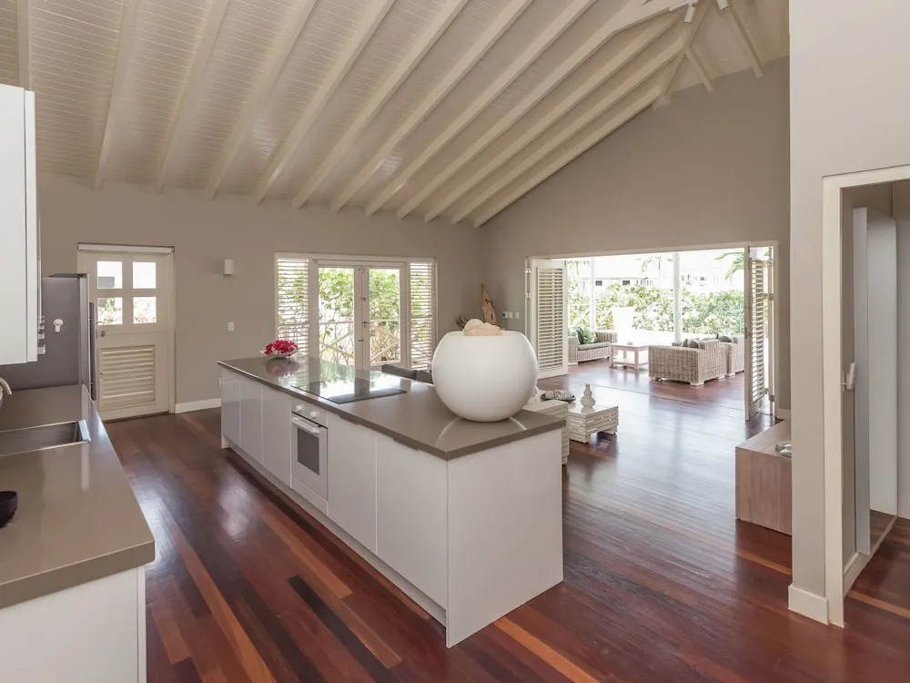 Splendid Villa With Swimming Pool in Jan Thiel