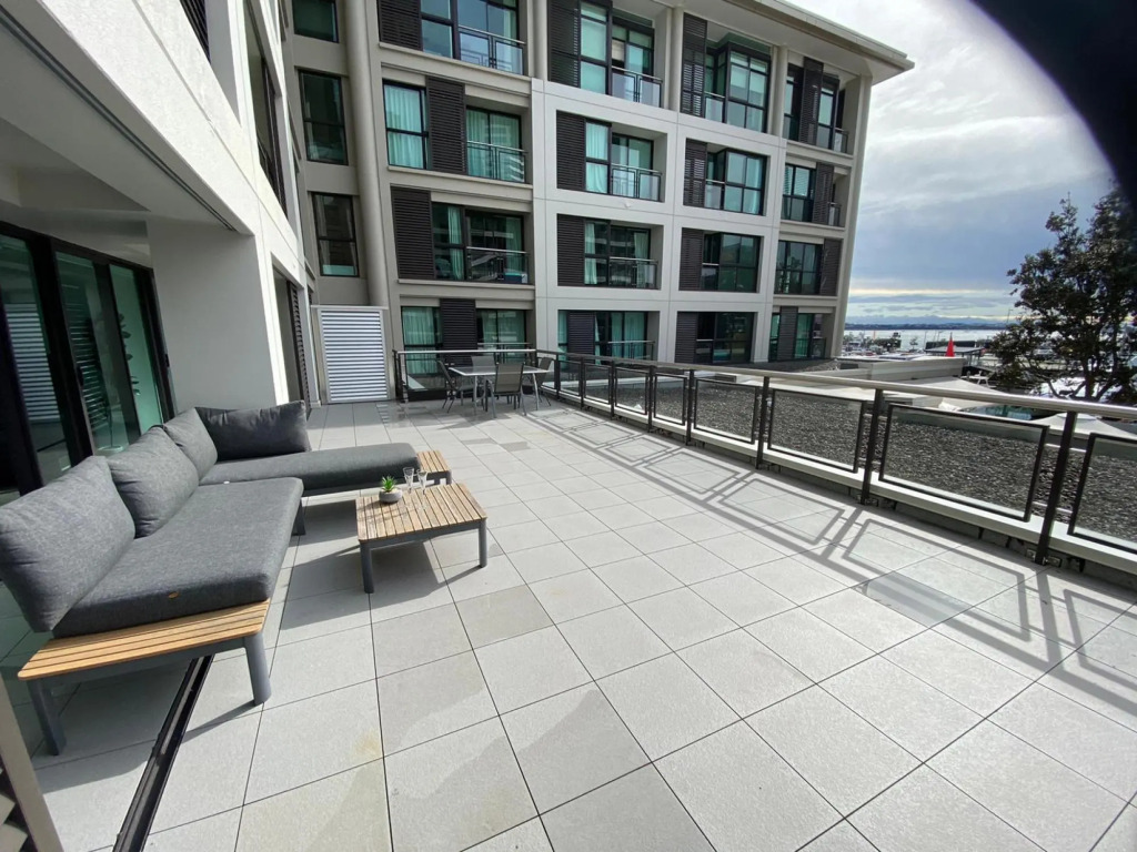 Spacious 2br Ocean Front View - Free Parking