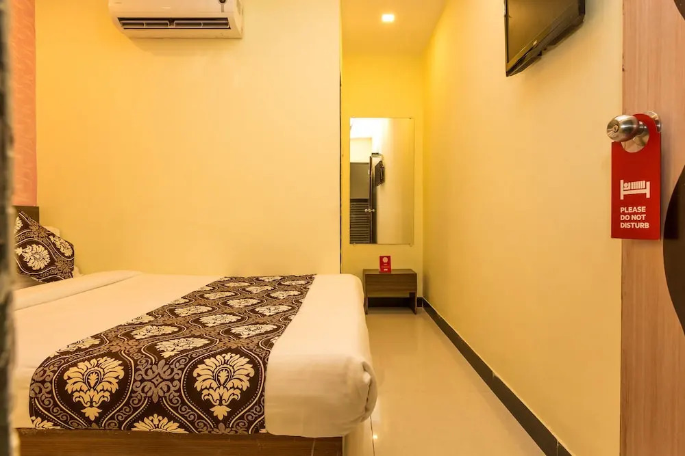 OYO 7062 Amana Suites