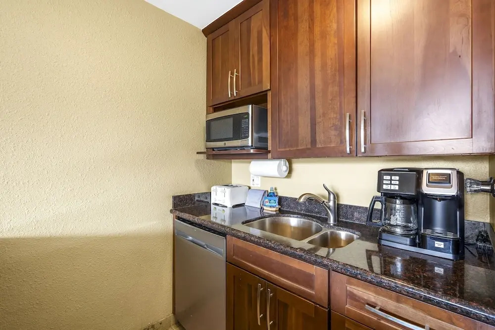 Maui Vista 1-308 - Steps From the Beach, Renovated, Ocean Views, New Windows, AC