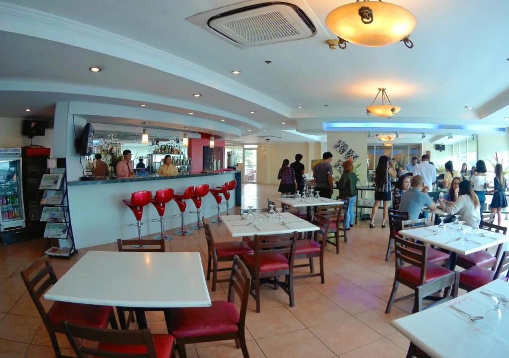 Golden Peak Hotel & Suites powered by Cocotel