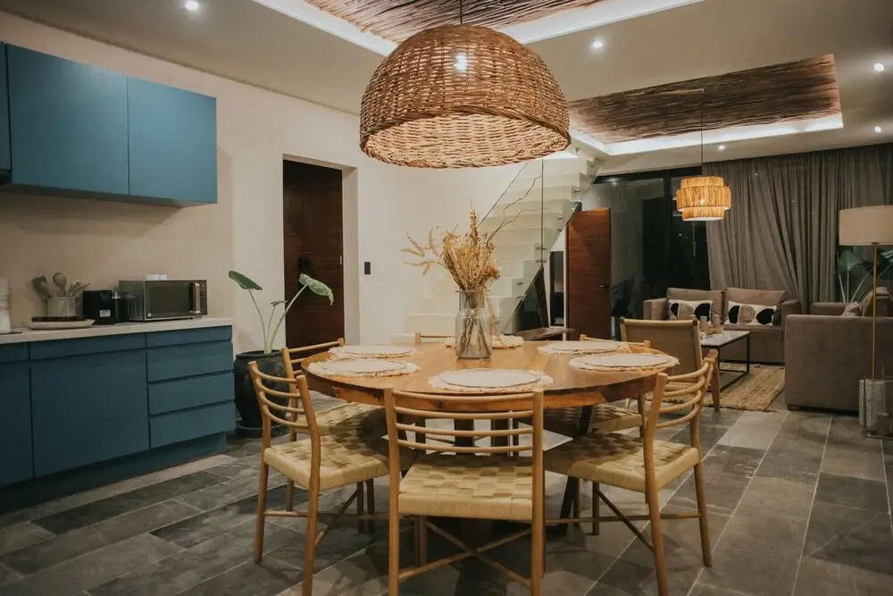 Stylish 2 Level 3 BR Penthouse Stunning Design Private Pool Sun Deck Best Wifi