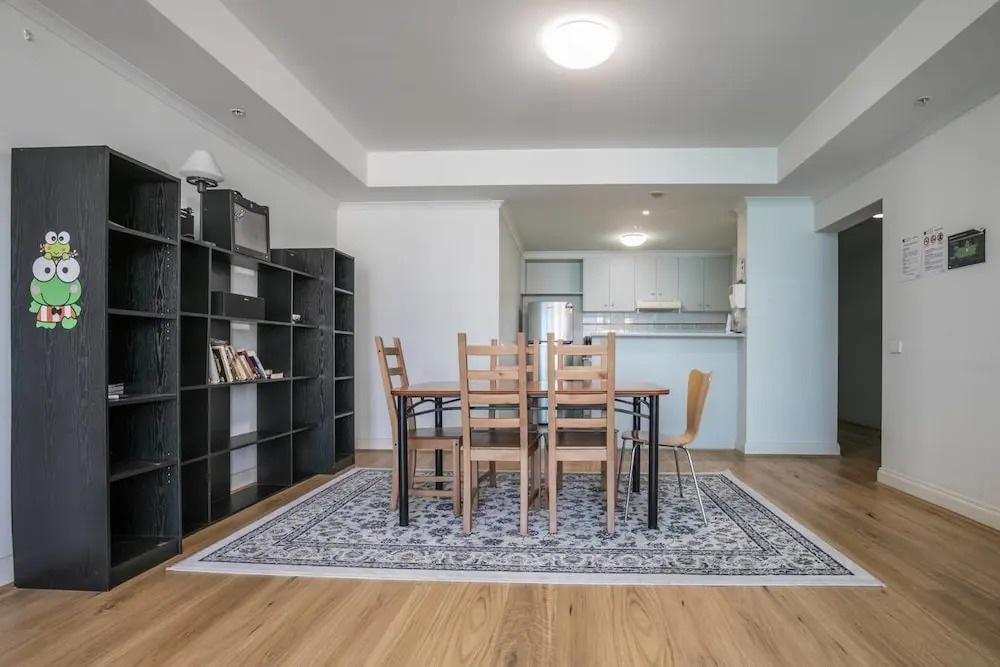 3 Bedrooms 2 Car Parks Carlton Garden Opposite