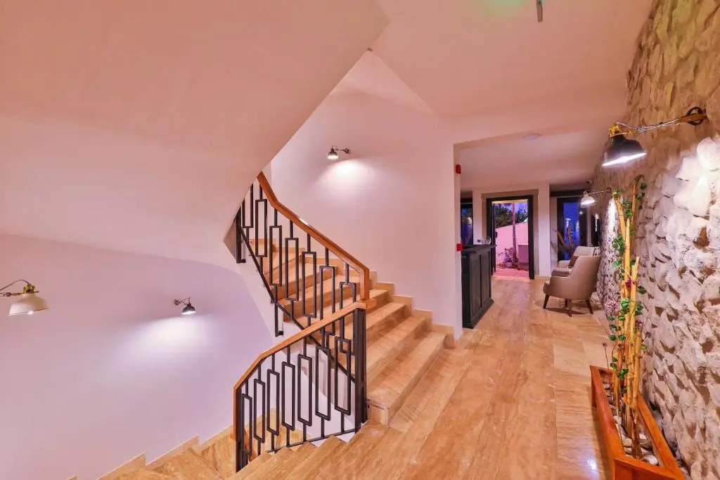 Pitoresk Otel