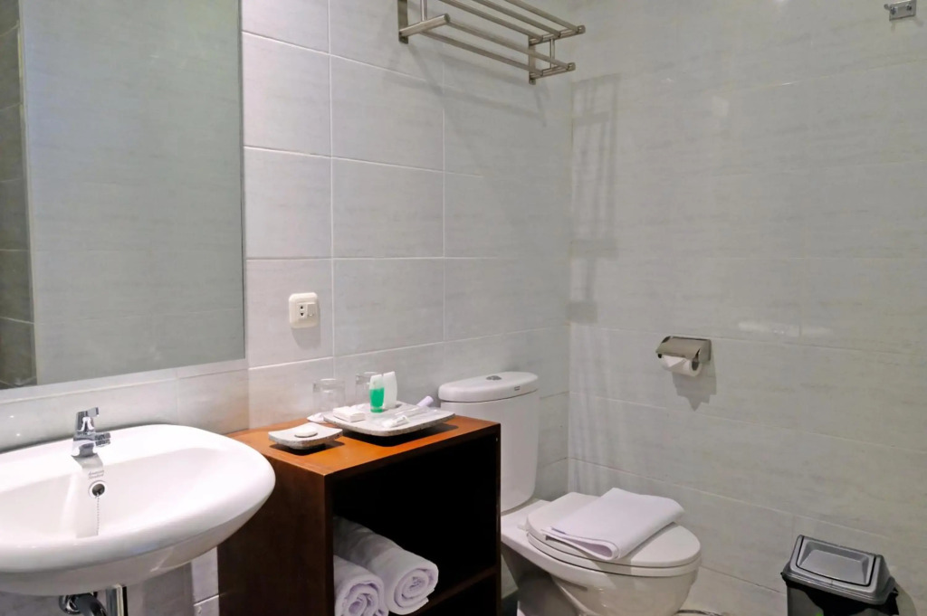 The Nalaya Hotel & Resto