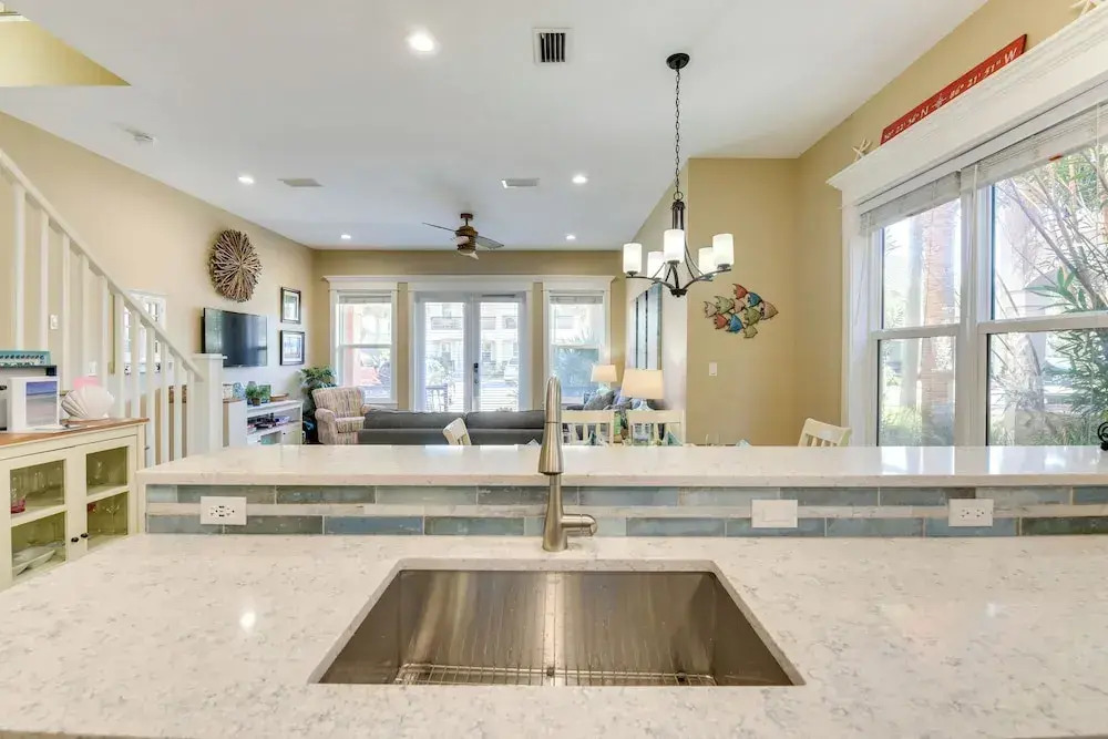 Bright & Modern Townhome: Steps to Miramar Beach!