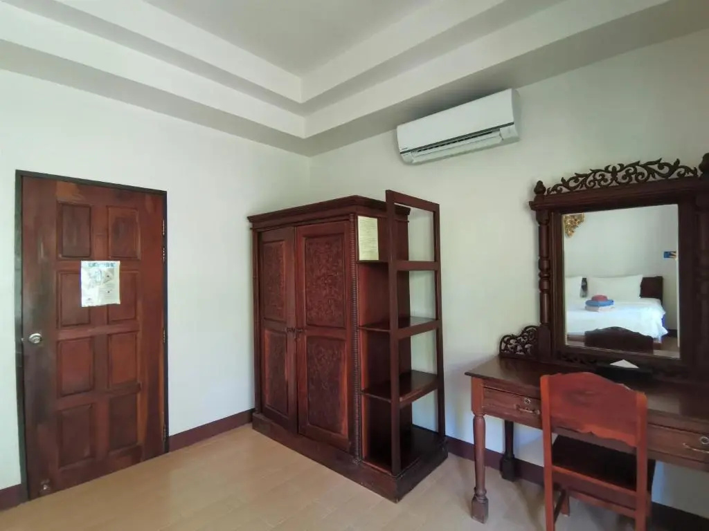 Holiday Villa, Lanta