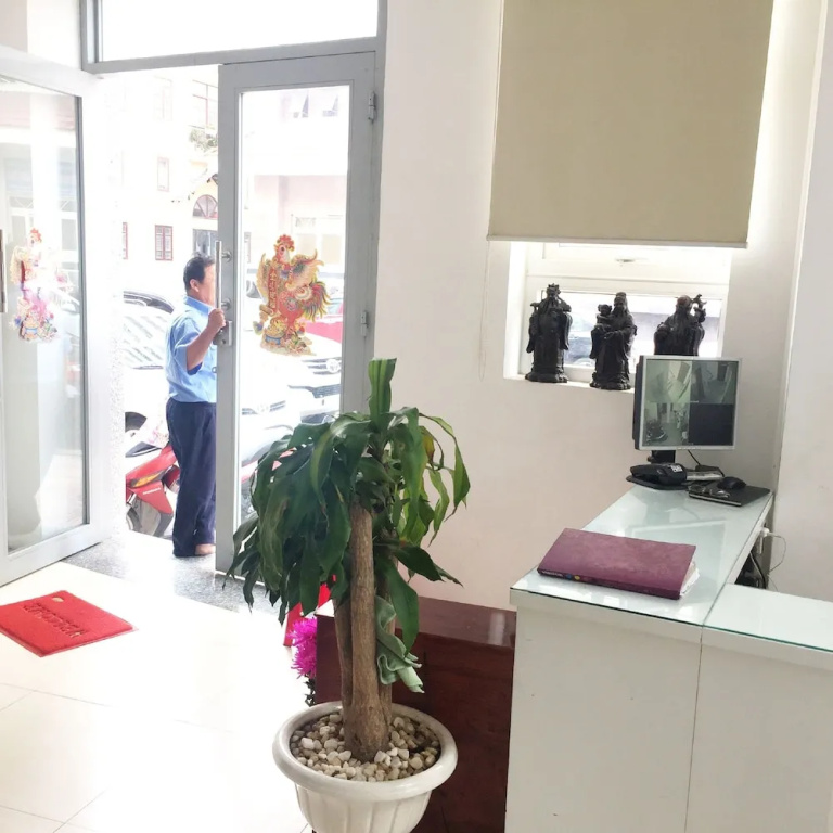 M-H Apartment Hotel
