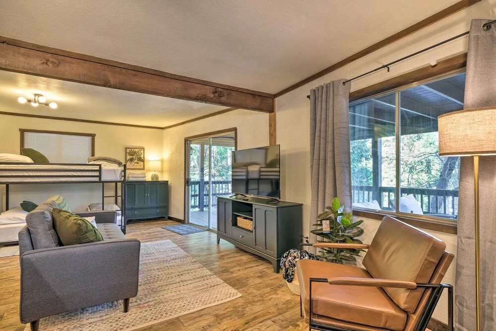 Near Trails: Cabin w/ 2-level Deck in Twain Harte