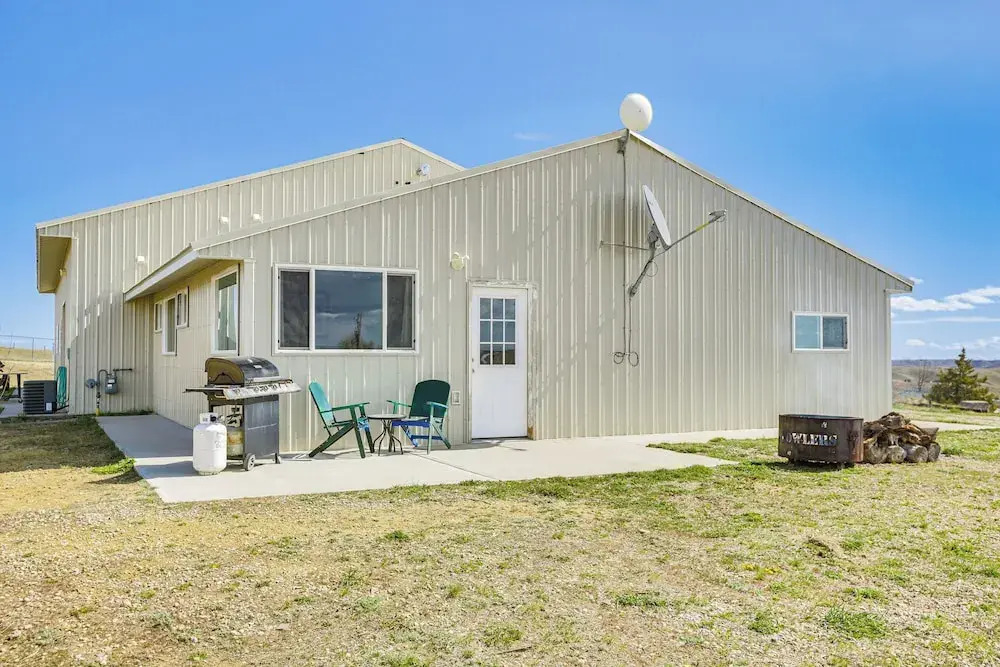 2 Mi to Dtwn Buffalo: Mtn-view Retreat w/ Patio!