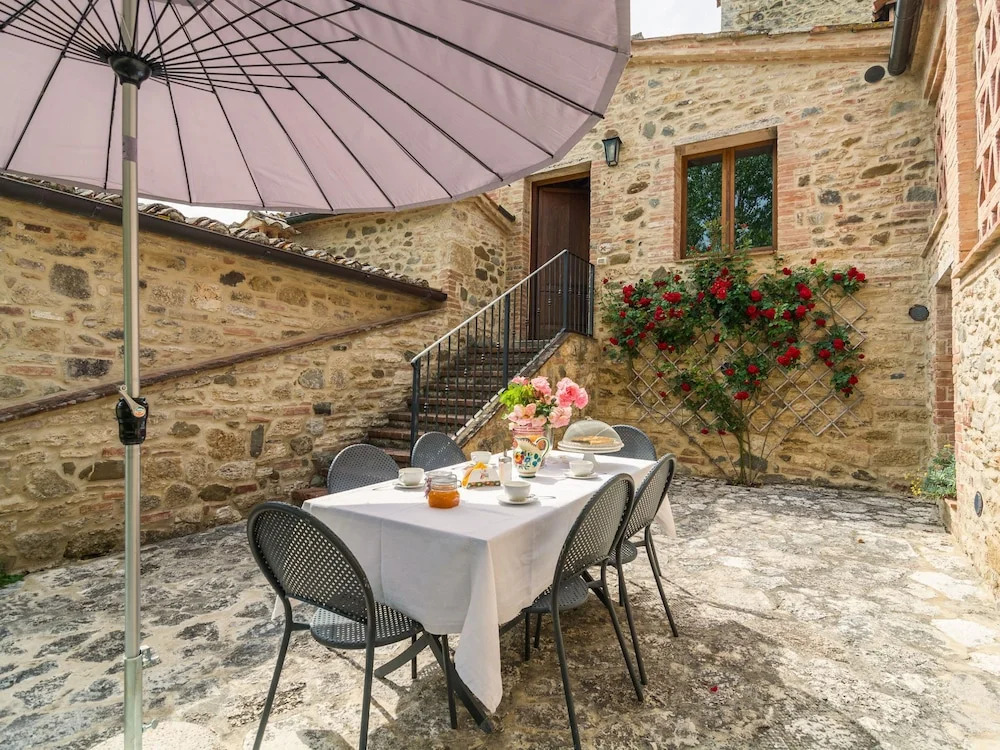 Farmhouse in Rapolano-terme With Swimming Pool, Garden, BBQ