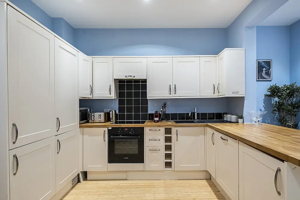 Penryn Apartment by Flexystays