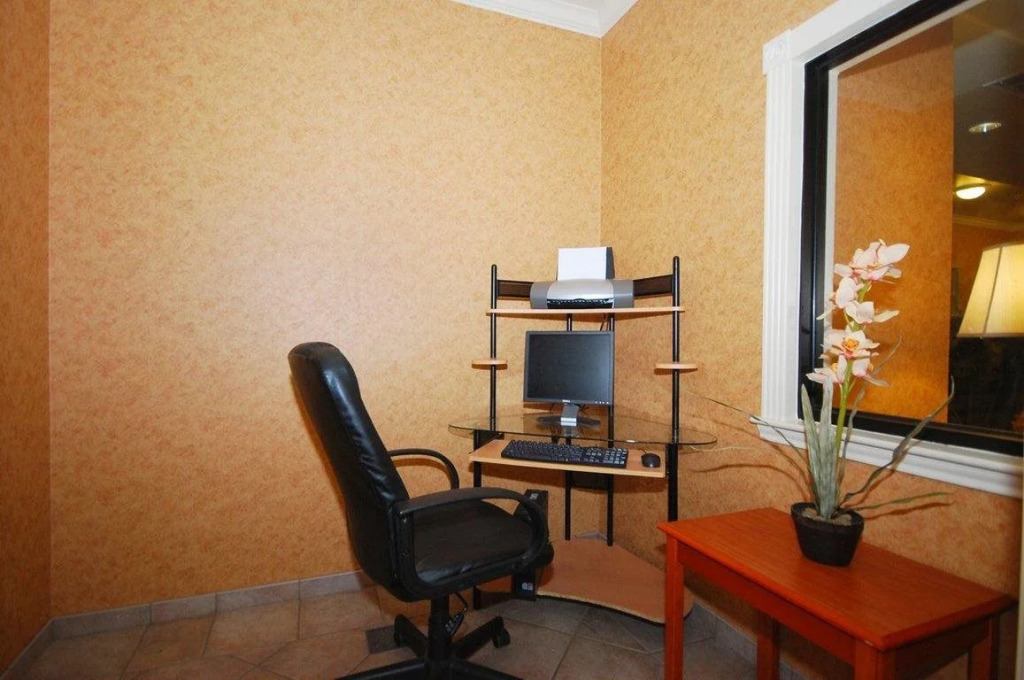 Best Western Inn & Suites - Henrietta