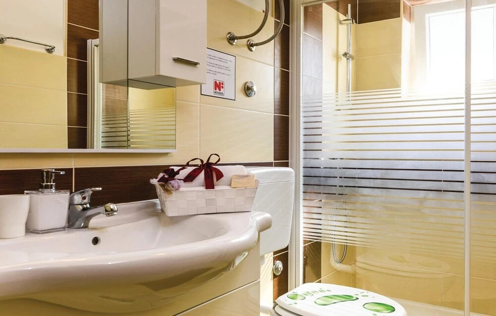 Awesome Home in Trogir with WiFi, 3 Bedrooms & Hot Tub