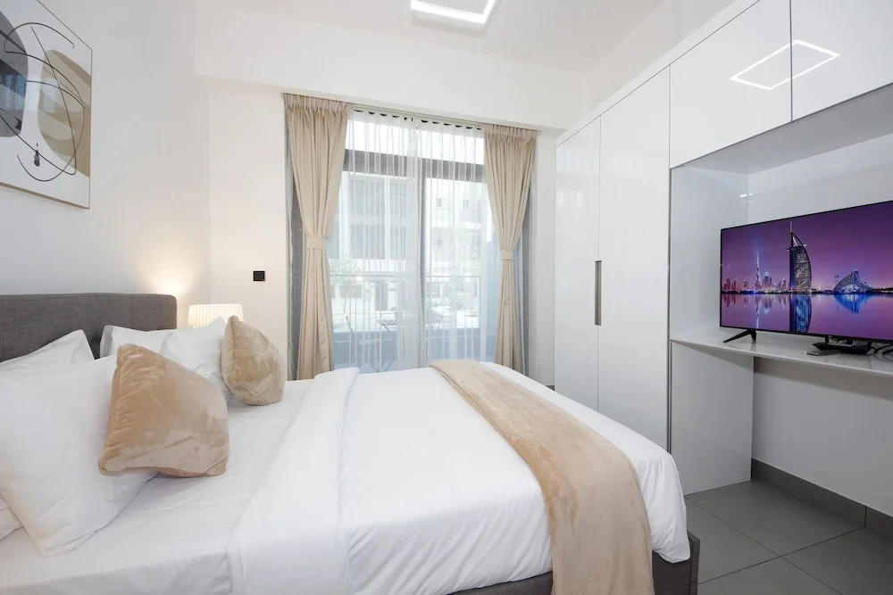 Executive Studio Seven