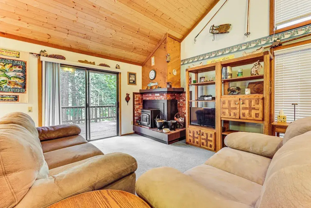 Community Perks & Watercrafts: Shaver Lake Condo