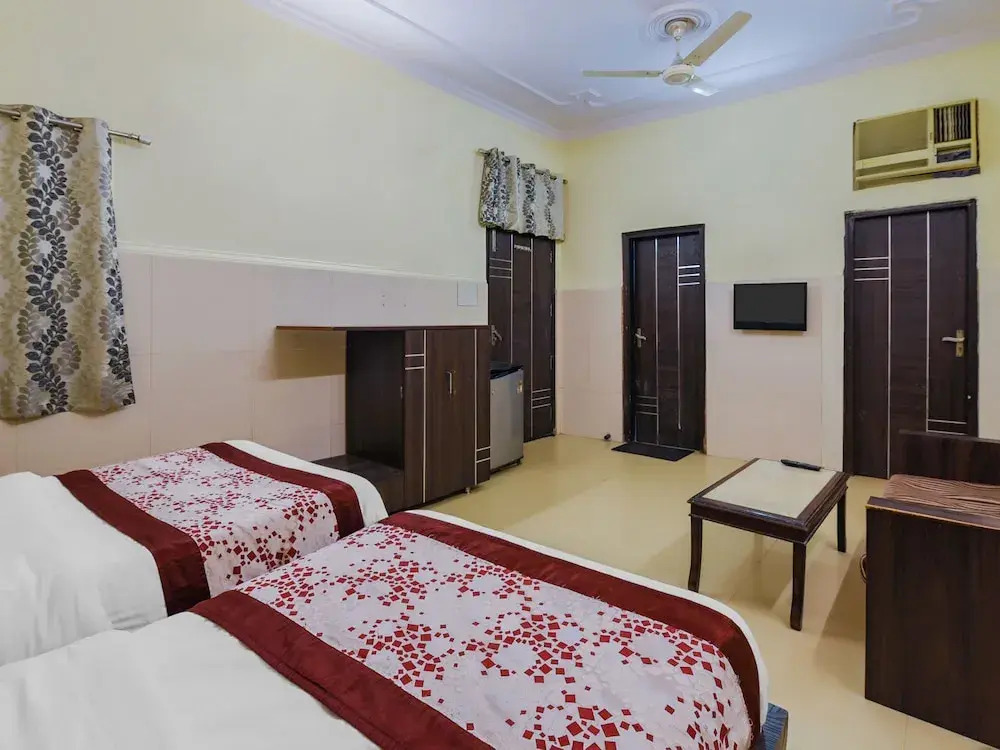 OYO 22322 Hotel Discovery Inn