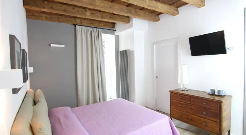 Residenza San Vitale 27 Suite Home