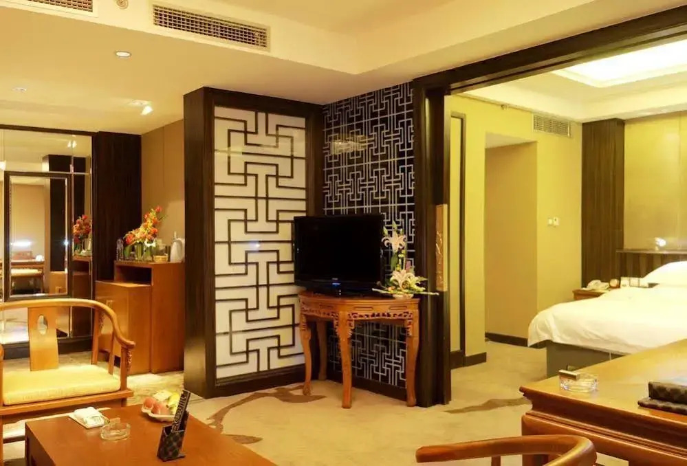 Kunming Green Land Hotel