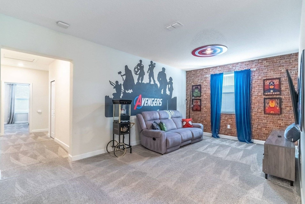 1077 Champions Gate