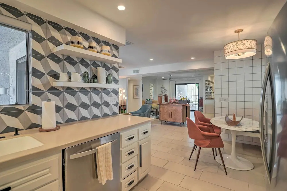 Chic Palm Springs Gem w/ Patio + Pool Access!