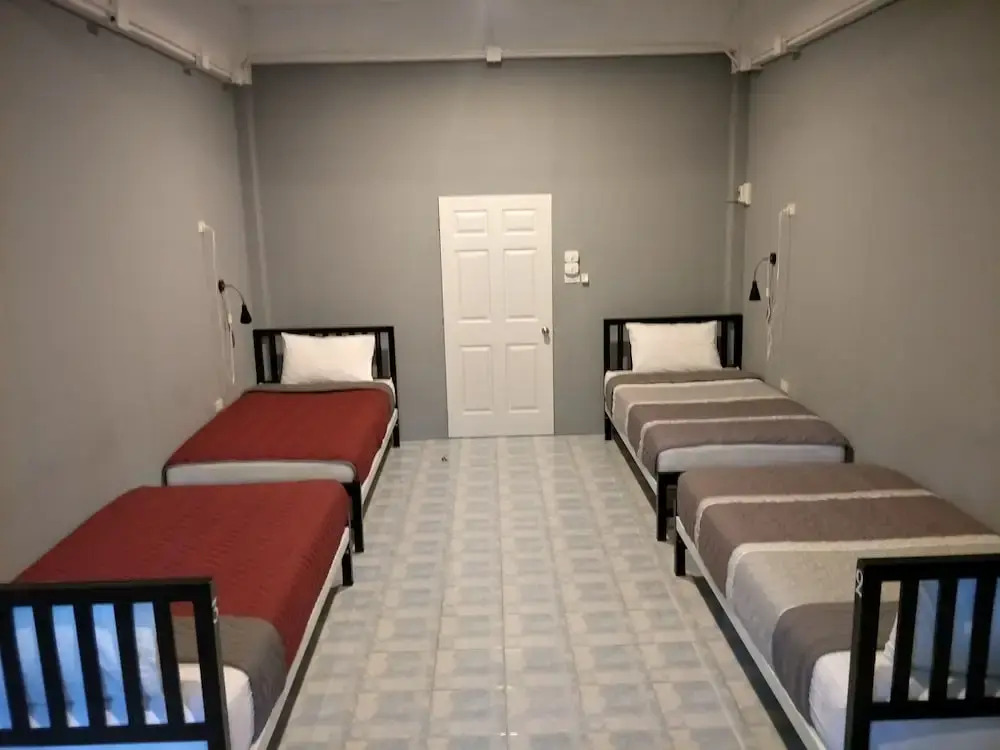 OYO 1147 The Moment Hostel
