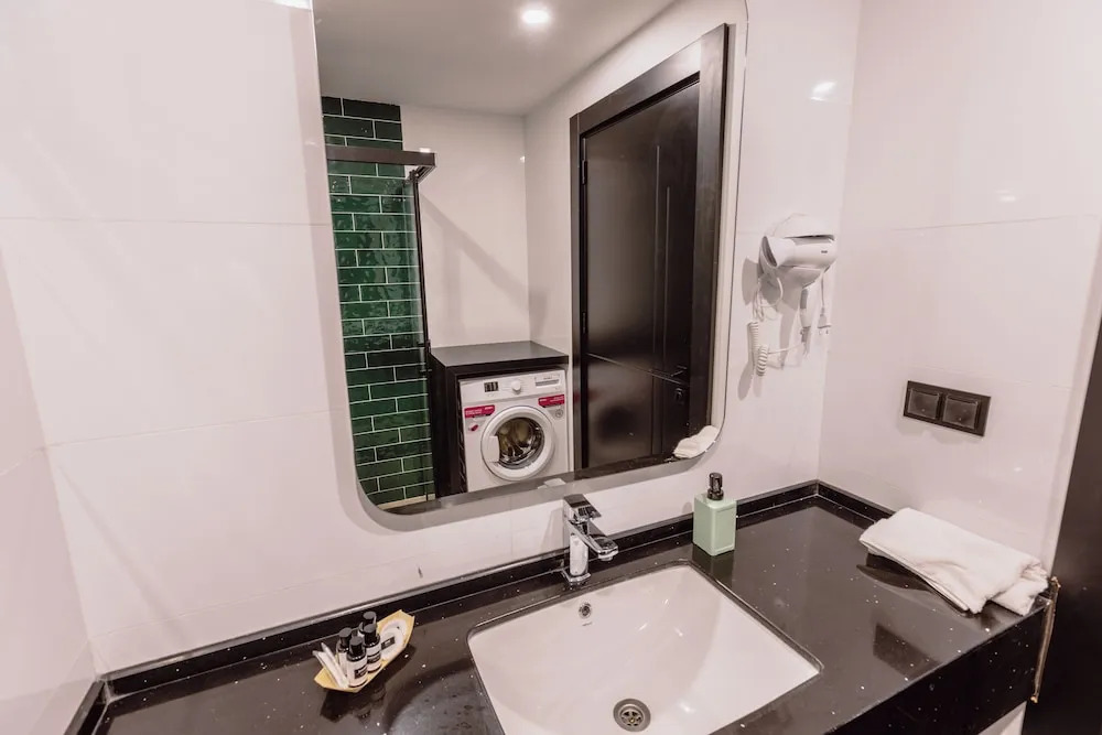 Ella Suites Hotel