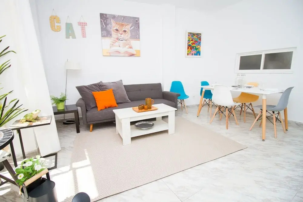Spacious and Bright Apartment by La Recepción