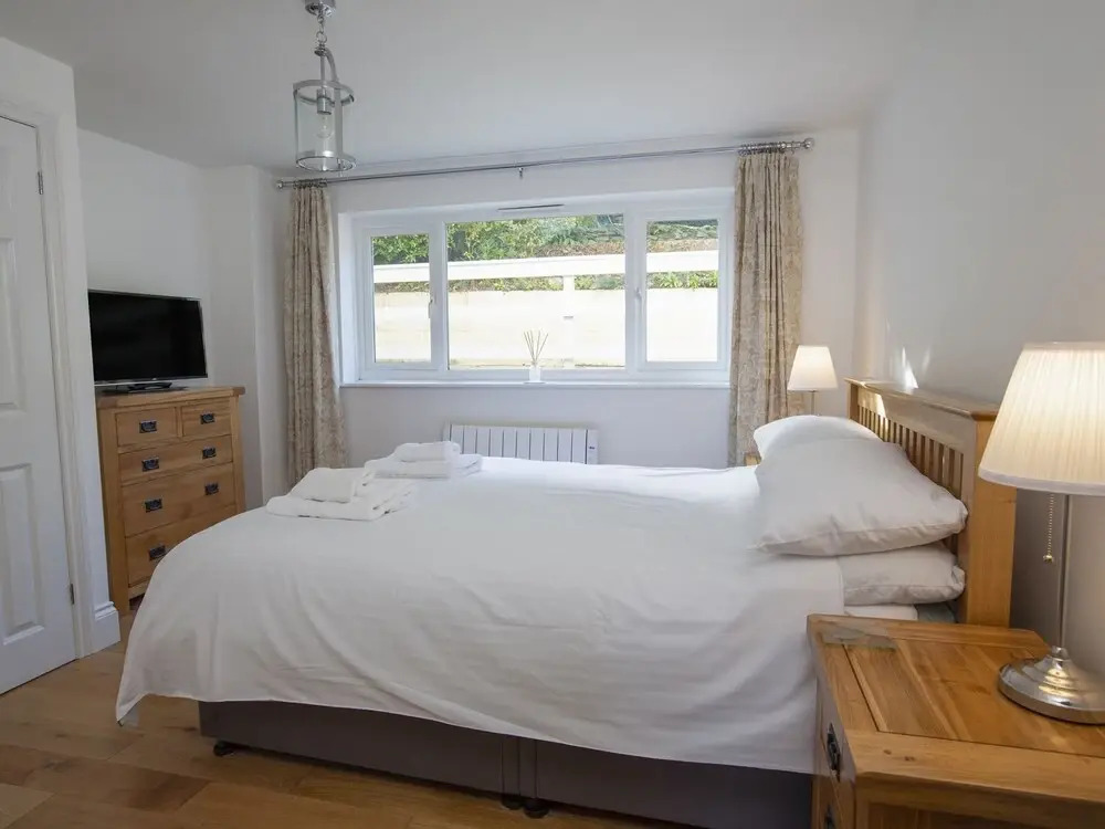 1 Lyndhurst