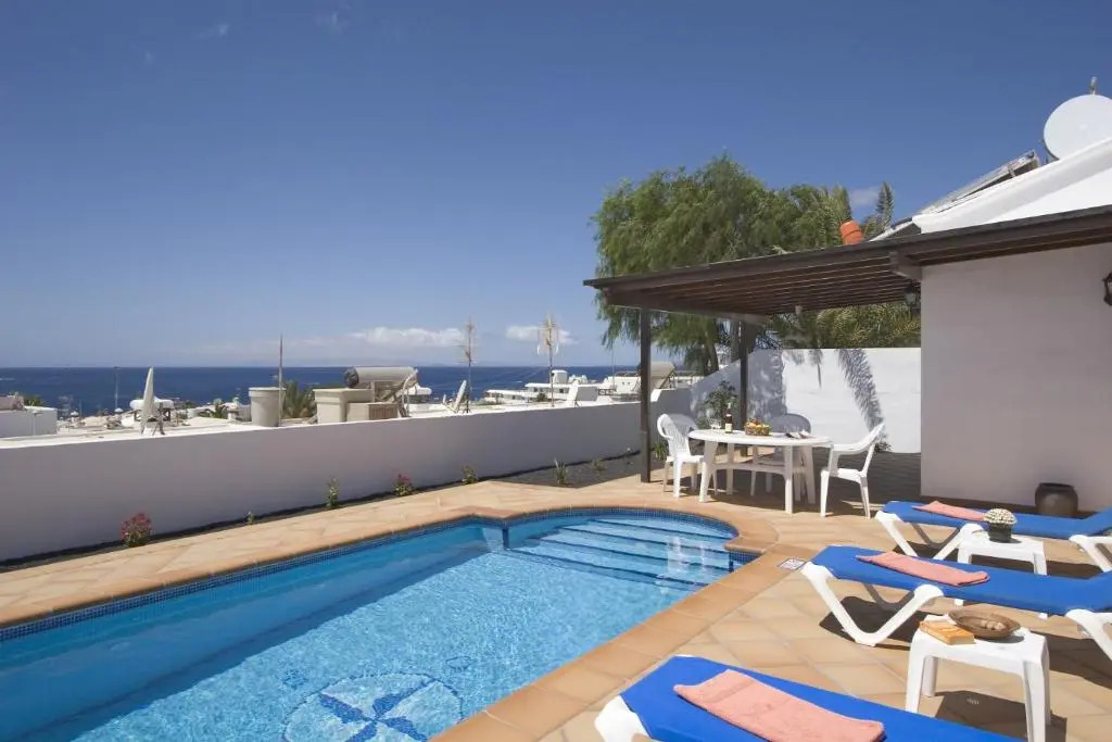 2 bedroom villa The Bungalow with private heated pool