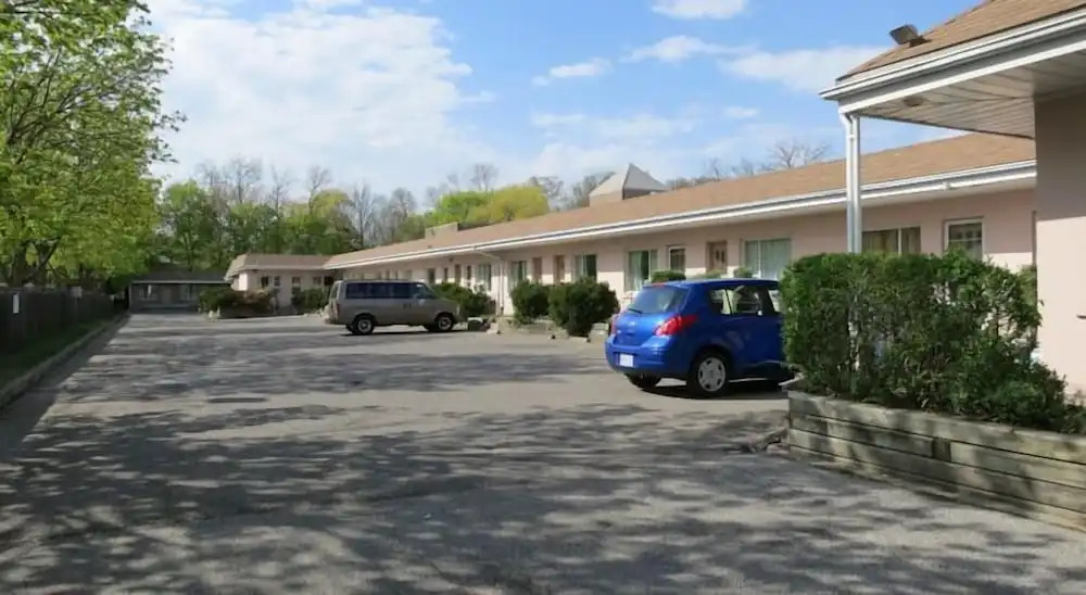 Clarkson Village Motel, 1815 Lakeshore Rd West Mississauga