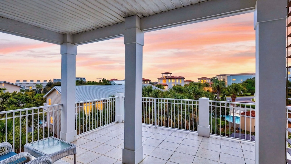 5min Walk to Beach Private Pool, Rooftop Deck A Piece of Heaven by Avantstay