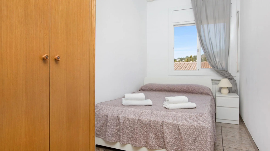 Ona in Vidreres with 3 bedrooms and 2 bathrooms