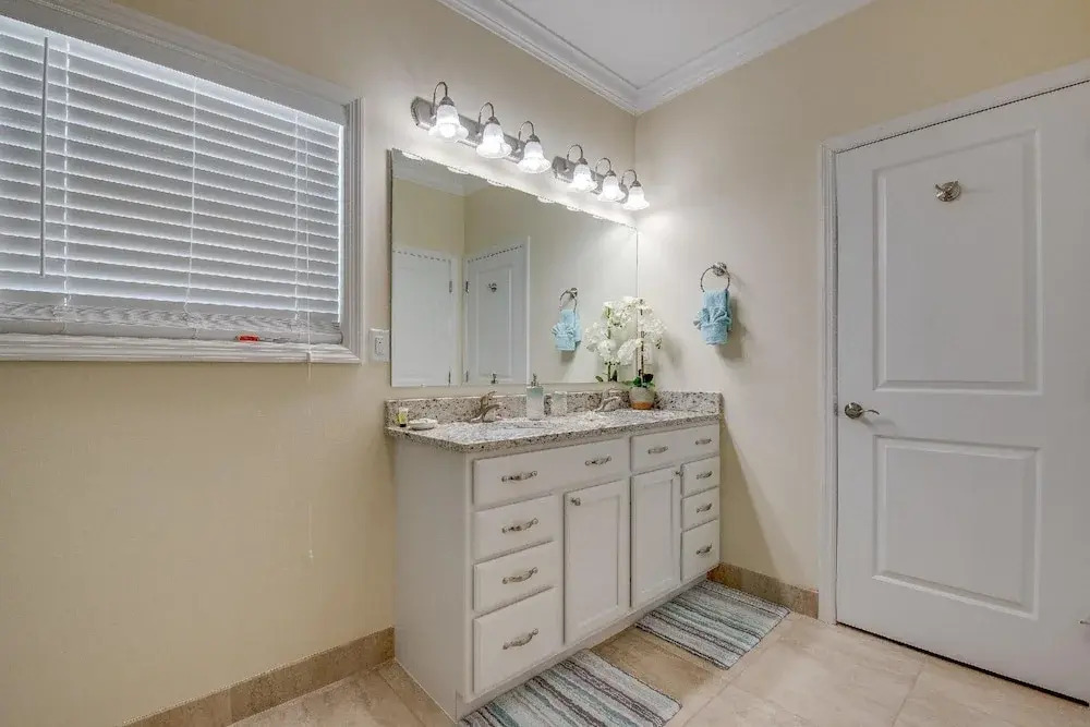 3 Beautiful 4 Bed 3 Bath Pool Home w Free Dock