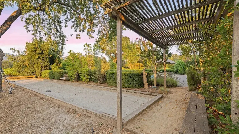Vineyard Estate w/ Pool, Spa & Bocce Ball + Mins to Wineries & Park Lawndale Manor by Avantstay
