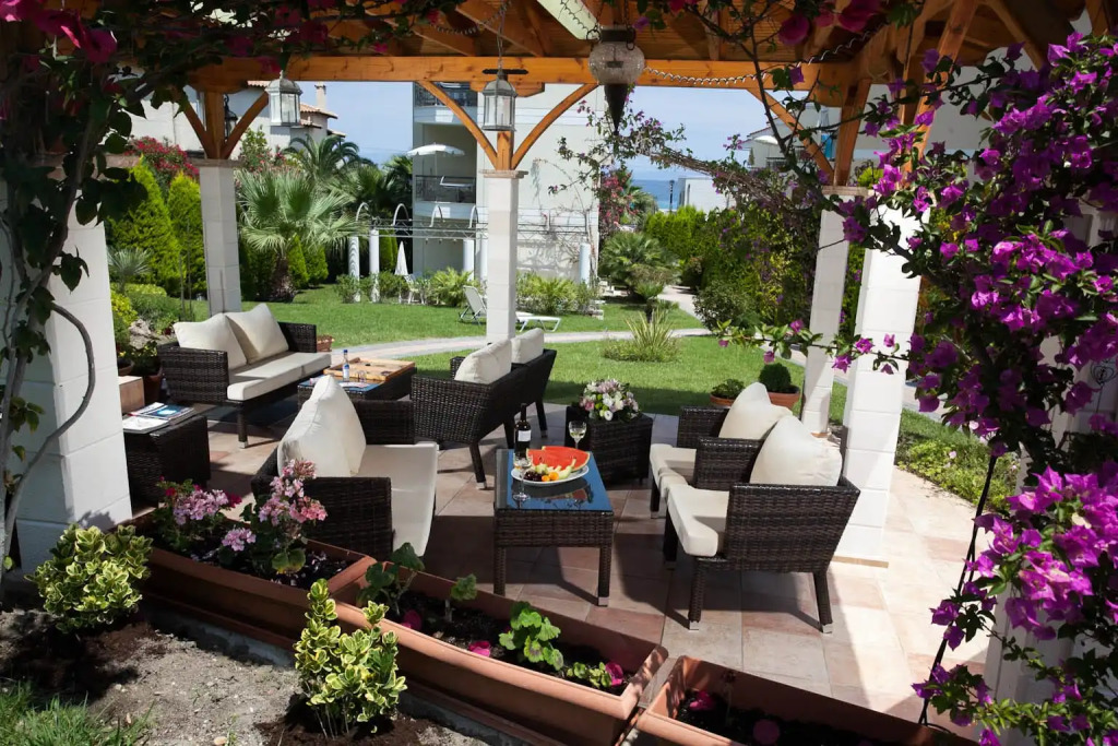SUN RESIDENCE Exclusive Seaside Suites