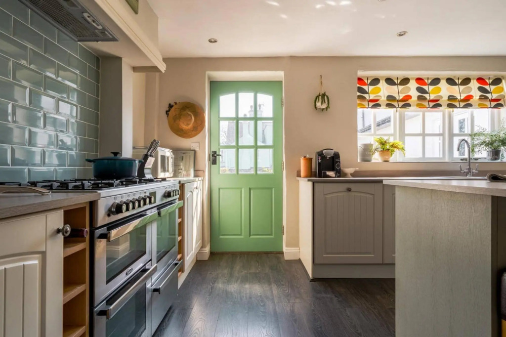 The Cottage - Characterful, coastal family home