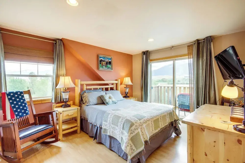 Montana Vacation Rental: 32 Mi to Yellowstone!