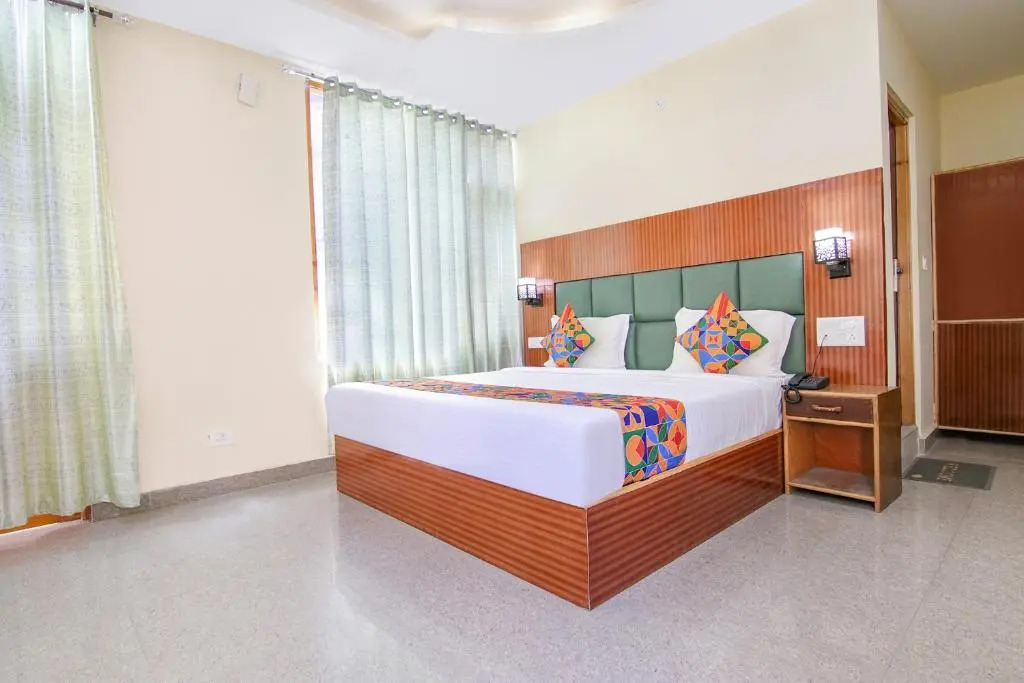 Fabhotel Royal Galaxy
