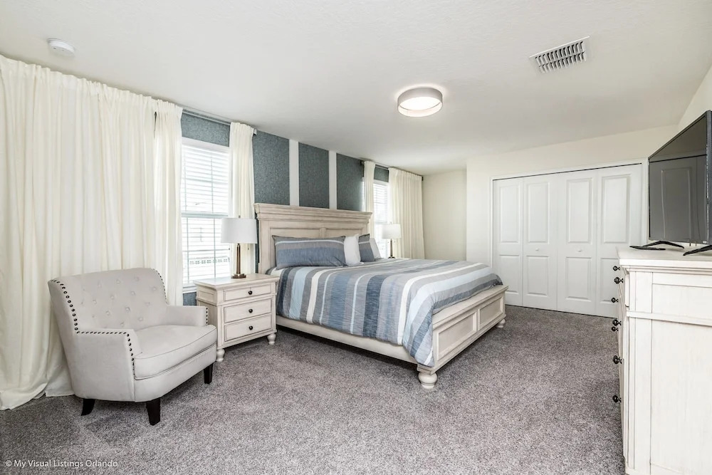 6 Bdrm 5 BA Vacation Home