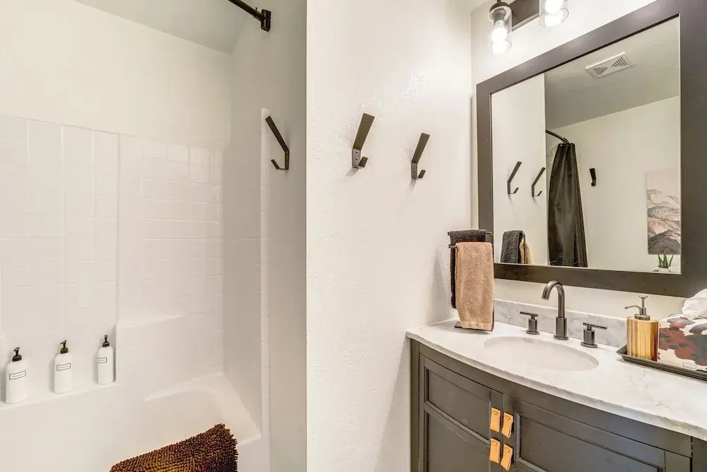 Walk to Trails: Modern Munds Park Mountain Retreat