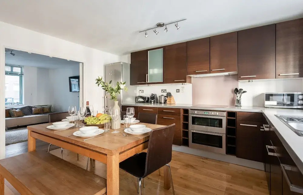 Platinum Apartment in West London 9955