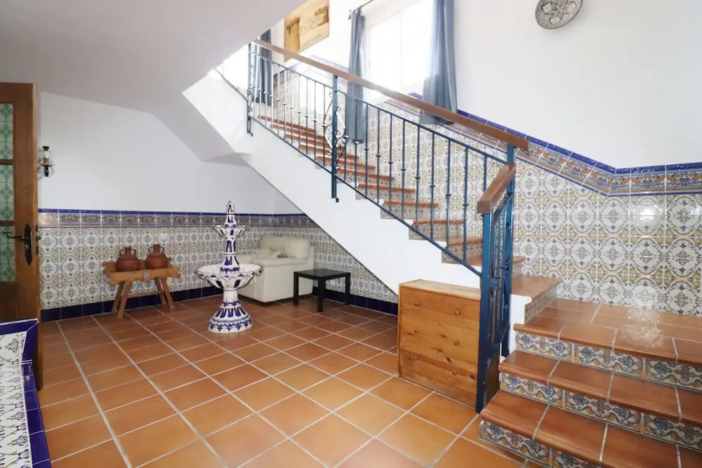 1053 Villa Seral