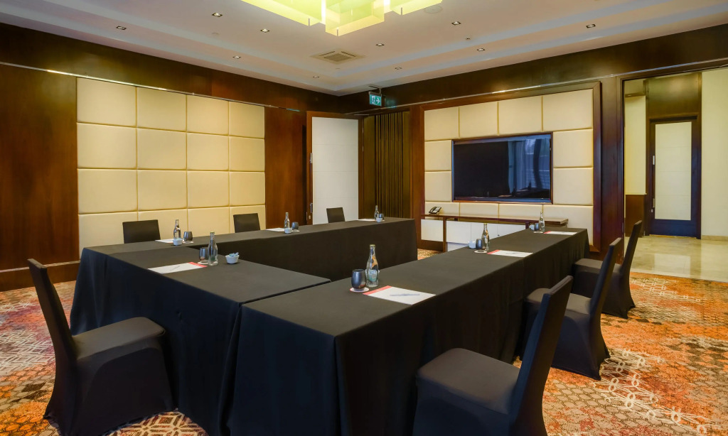 Crowne Plaza Nairobi Airport by IHG