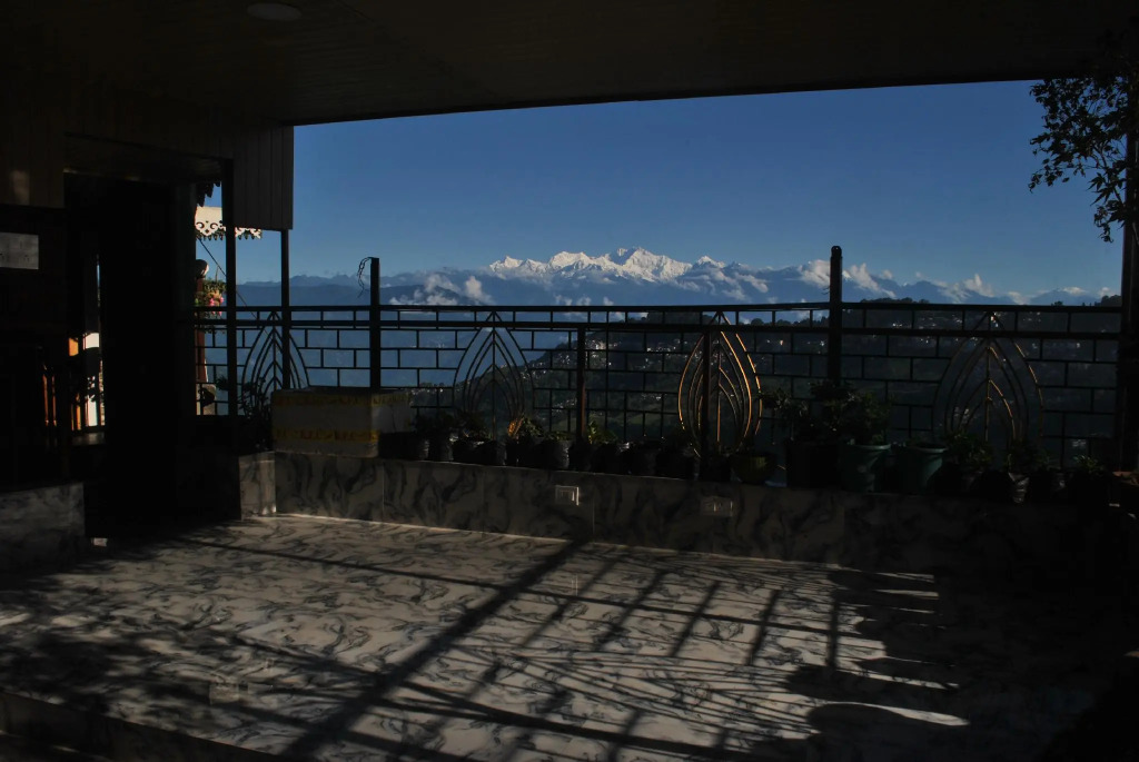 Goroomgo Kasturi Palace Darjeeling